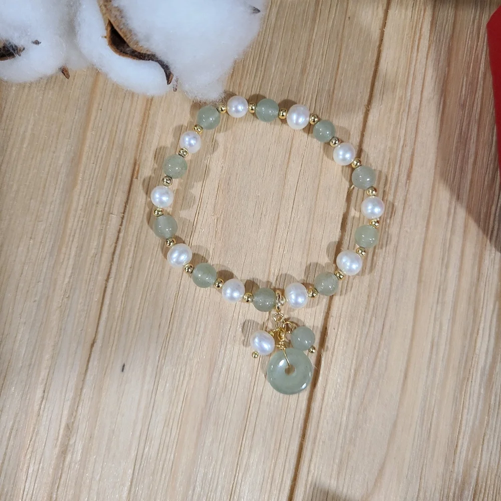 💚💚HOST PICK💚💚 STUNNING!! Jade and Freshwater Pearl Bracelet with GOLD Beadin - Picture 9 of 16